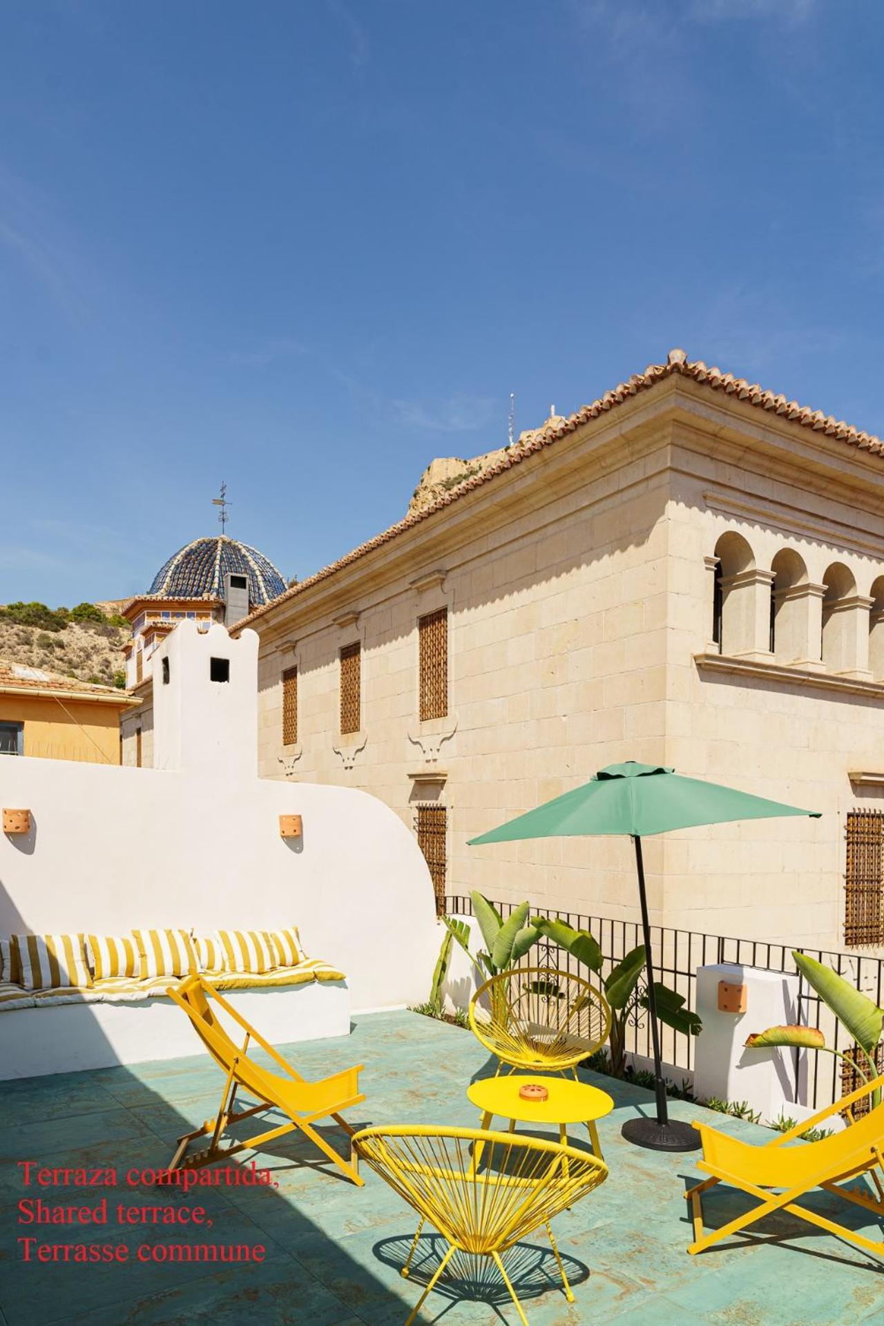 Apartment With Exceptional Charm In Historic Center Of アリカンテ エクステリア 写真