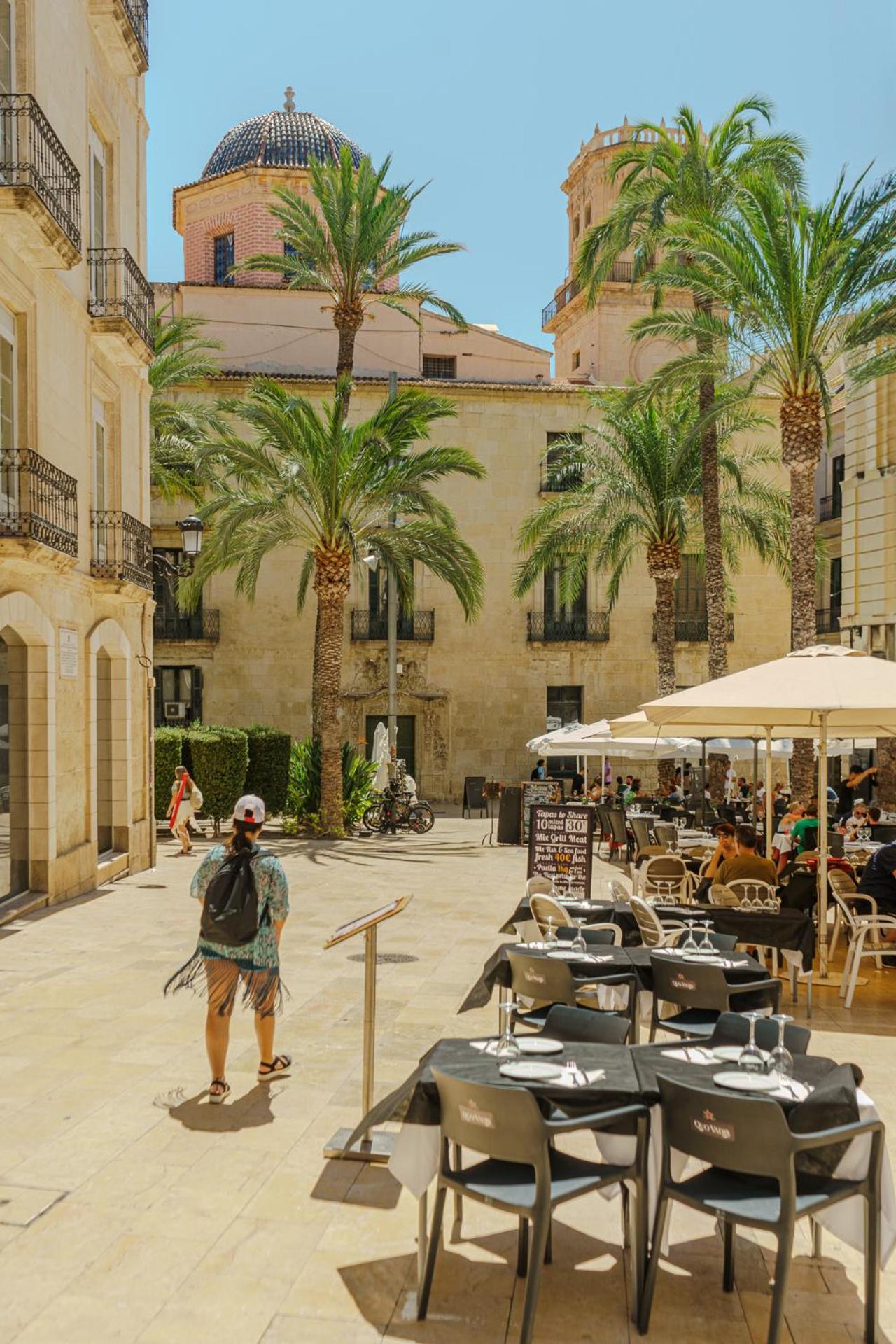 Apartment With Exceptional Charm In Historic Center Of アリカンテ エクステリア 写真